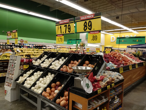 Grocery Store «Food 4 Less», reviews and photos, 1651 E 103rd St, Los Angeles, CA 90002, USA