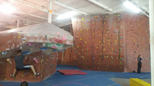 Rock Climbing Gym «Philadelphia Rock Gym - East Falls», reviews and photos, 3500 Scotts Ln B-3, Philadelphia, PA 19129, USA