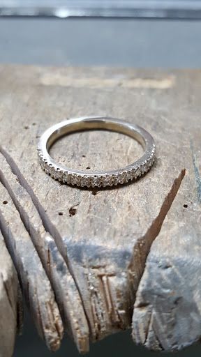 Jewelry Store «A & M Jewelers Antique & Modern Jewelry», reviews and photos, 708 N Rolling Rd, Catonsville, MD 21228, USA