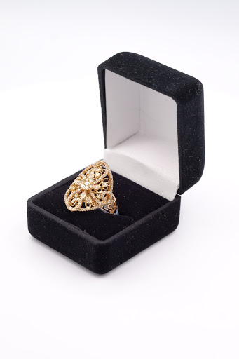 Jewelry Store «Saatchi Jewelry», reviews and photos, 4545 Austin Blvd, Island Park, NY 11558, USA