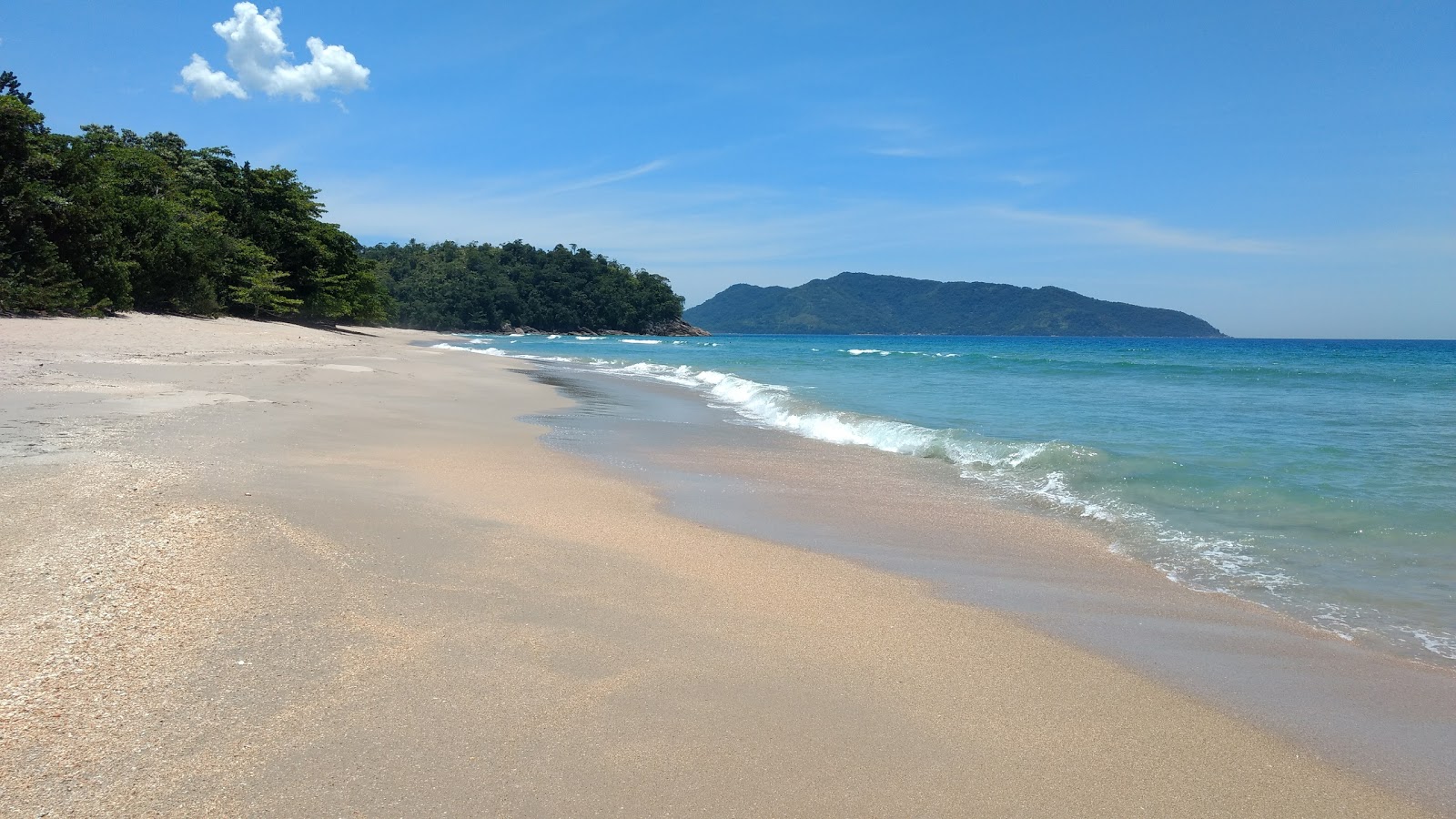 Foto de Praia das Conchas com areia brilhante superfície