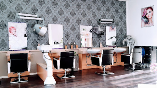Salon Hairstyle by Jana à Chemnitz