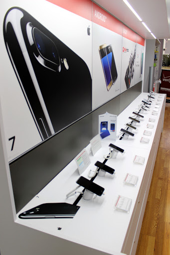 Cell Phone Store «Verizon Wireless and FiOS Retailer- Im Wireless - Andover», reviews and photos, 77 Main St, Andover, MA 01810, USA