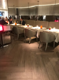 Atmosphère du Restaurant italien Emporio Armani Caffè à Paris - n°8