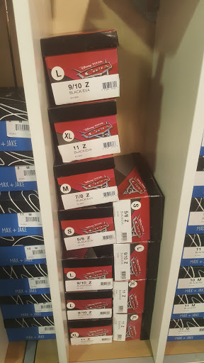 Shoe Store «DSW Designer Shoe Warehouse», reviews and photos, 8834 Governors Hill Dr, Cincinnati, OH 45249, USA