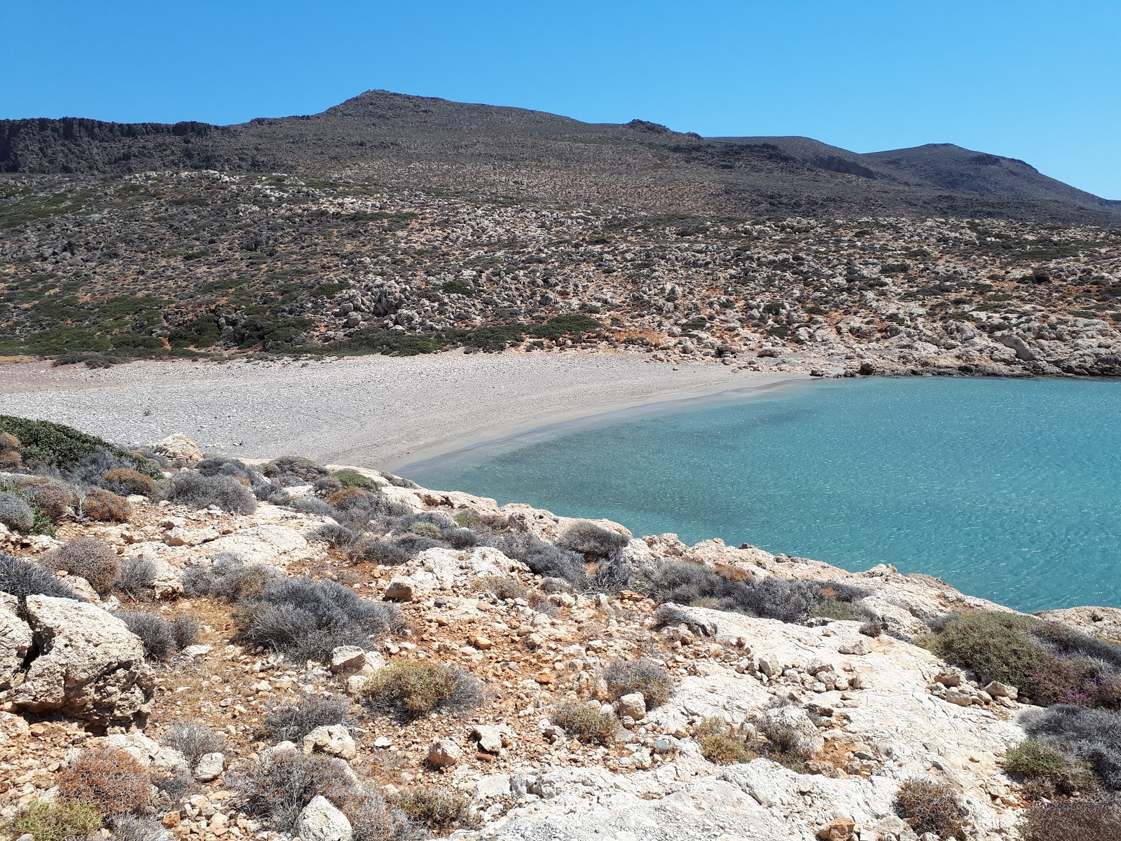 Foto av Skinias beach med lätt sten yta