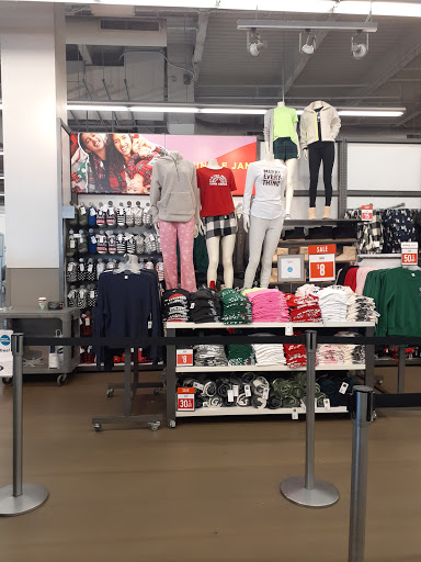 Clothing Store «Old Navy», reviews and photos, 3525 W Carson St #77, Torrance, CA 90503, USA