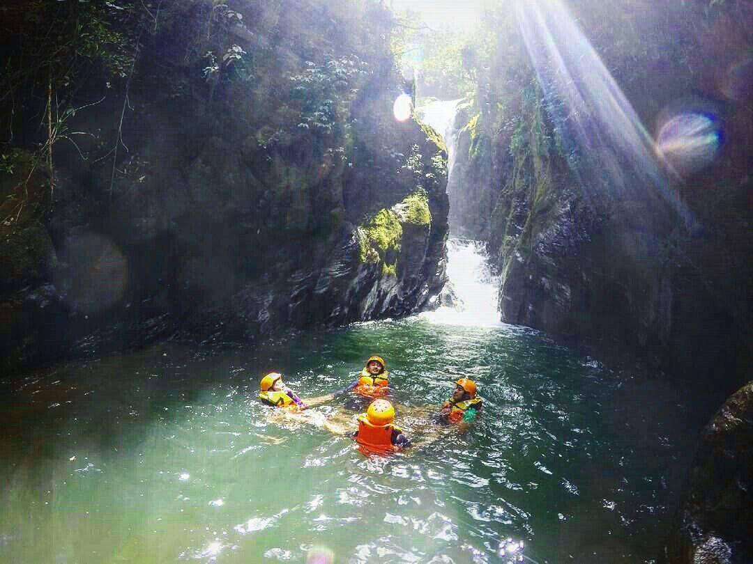 Wisata Curug Naga