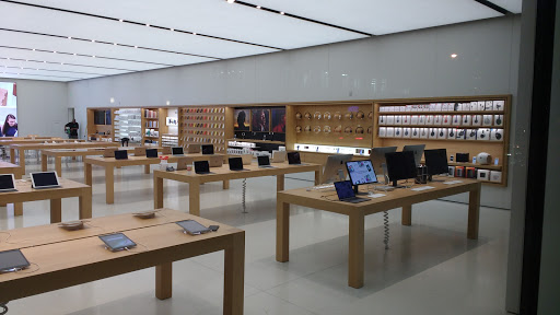 Computer Store «Apple Country Club Plaza», reviews and photos, 227 Nichols Rd, Kansas City, MO 64112, USA