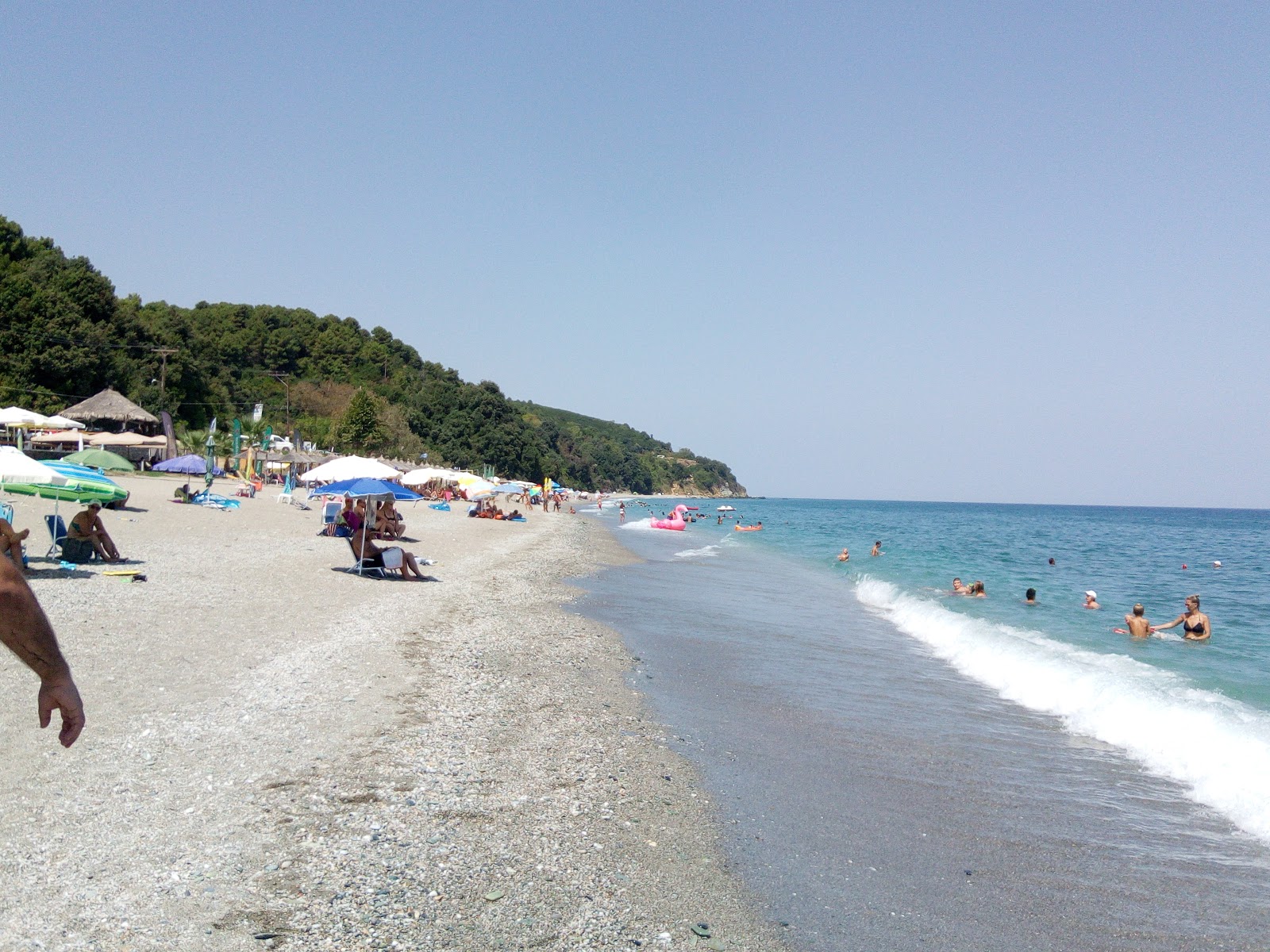 Koutsoupia main beach'in fotoğrafı ve yerleşim