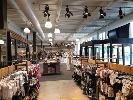 Shoe Store «DSW Designer Shoe Warehouse», reviews and photos, 10400 Old Georgetown Rd, Bethesda, MD 20814, USA