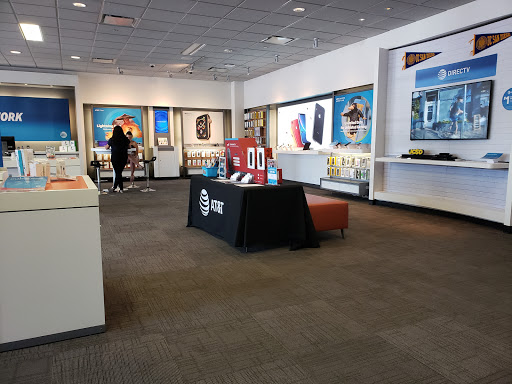 Cell Phone Store «AT&T», reviews and photos, 8657 Villa La Jolla Dr #131, La Jolla, CA 92037, USA