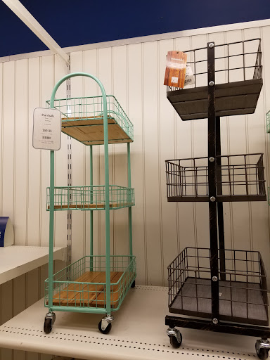 Shopping Mall «Pavilion Shopping Center», reviews and photos, 24055 Chagrin Blvd, Beachwood, OH 44122, USA