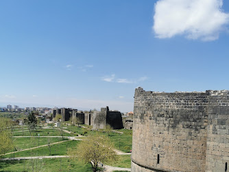 Tarihi Mardin Kapı