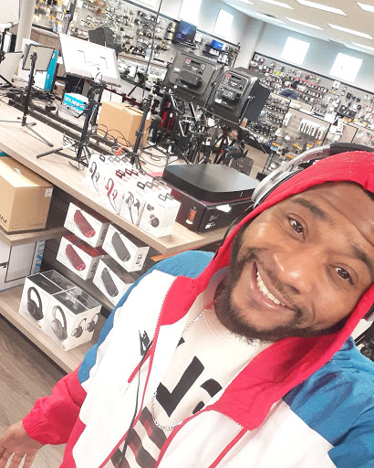 Camera Store «Roberts Camera», reviews and photos, 220 E St Clair St, Indianapolis, IN 46204, USA