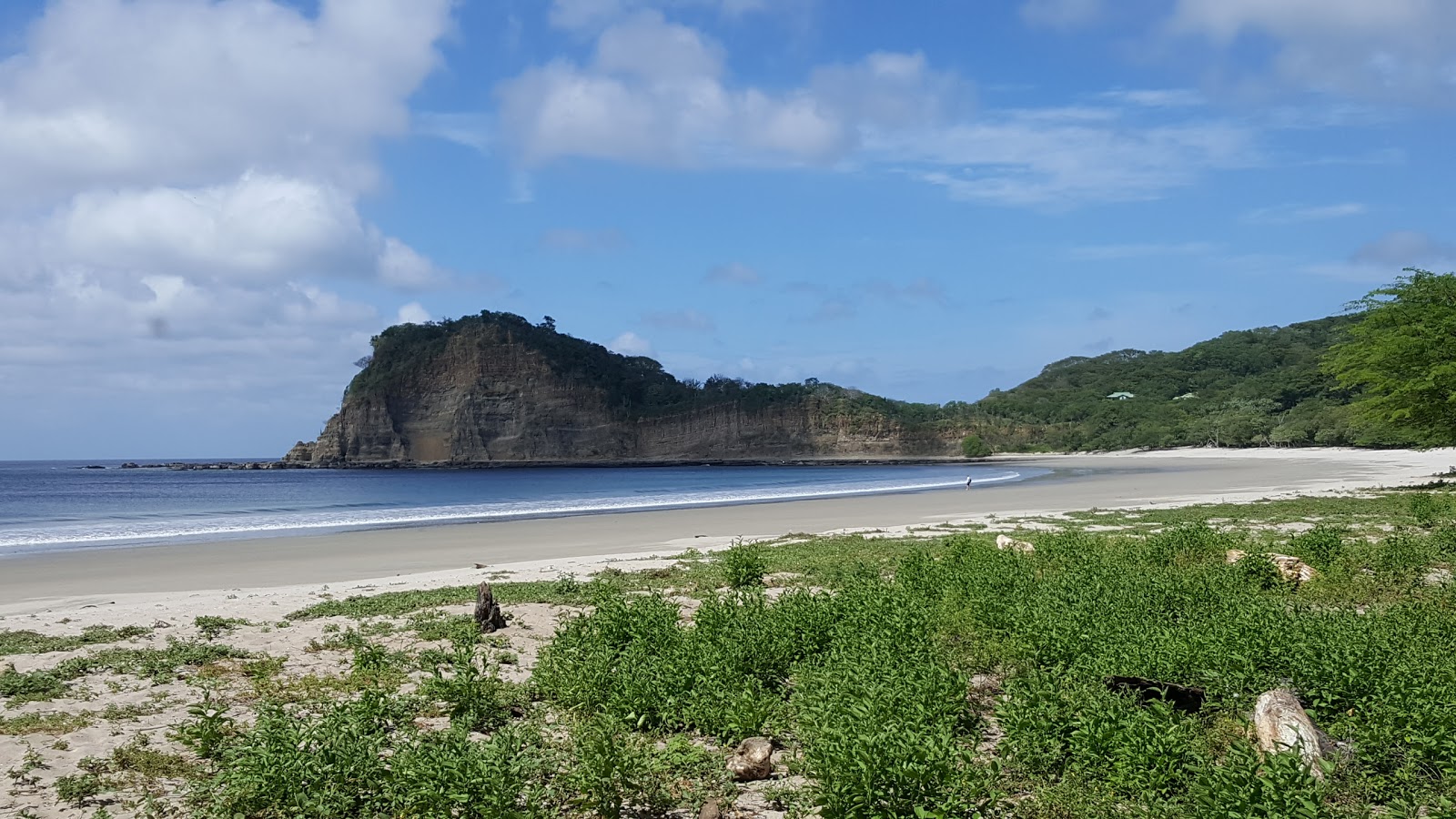 Foto de Praia La Flor apoiado por penhascos