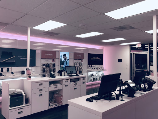 Cell Phone Store «T-Mobile», reviews and photos, 29890 Town Center Loop W Suite F, Wilsonville, OR 97070, USA