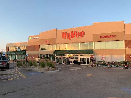 Hy-Vee, 2323 W Broadway, Council Bluffs, IA 51501, USA, 