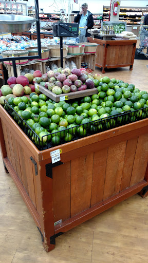 Grocery Store «J & J Foods», reviews and photos, 1075 Jesse Jewell Pkwy, Gainesville, GA 30501, USA