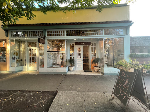 Essenza Inc, 615 N 35th St, Seattle, WA 98103, USA, 