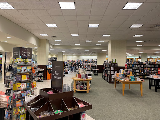 Book Store «Barnes & Noble», reviews and photos, 7200 Harrison Ste 5 #5, Rockford, IL 61112, USA