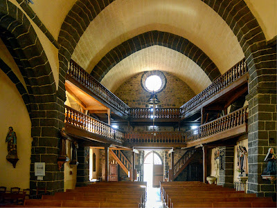 Église Saint-Éloi à Saint-Chély-d'Aubrac
