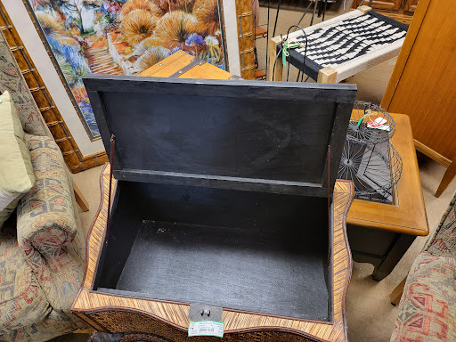 Consignment Shop «New Leaf Home Furnishings», reviews and photos, 2449 Pierce Dr #3, Spring Grove, IL 60081, USA