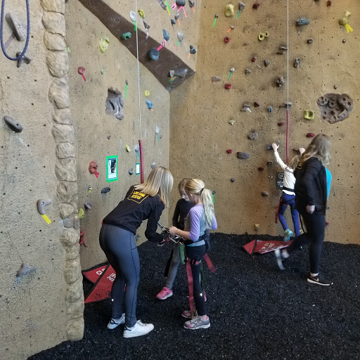 Gym «Life Time Athletic - Chanhassen», reviews and photos, 2901 Corporate Pl, Chanhassen, MN 55317, USA