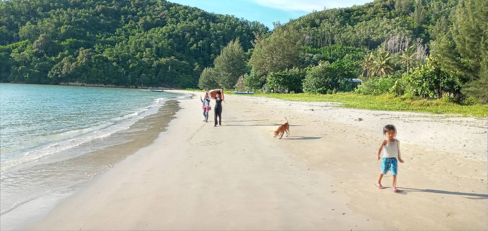 Fotografie cu Loro Kecil Beach și așezarea