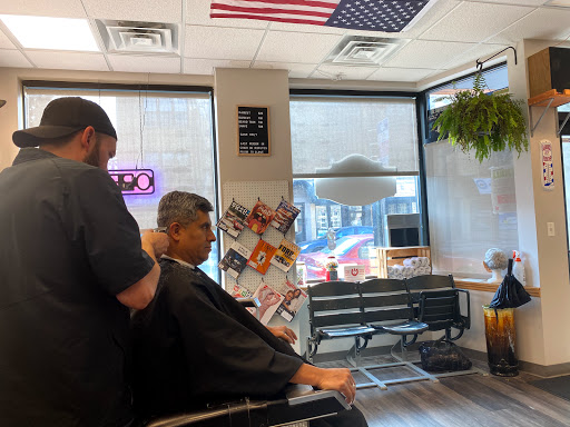 Barber Shop «Franks Barber Shop», reviews and photos, 3218 W Montrose Ave, Chicago, IL 60618, USA