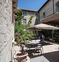 Atmosphère du Restaurant français Restaurant Les Jardins d'été - Chartreuse de Villeneuve lez Avignon à Villeneuve-lès-Avignon - n°1