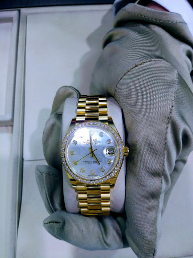 Jewelry Store «DeVons Jewelers», reviews and photos, 1151 Galleria Blvd, Roseville, CA 95678, USA