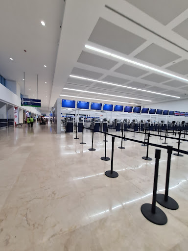 Terminal 4 Aeropuerto Internacional de Cancun