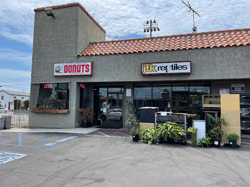 Sweet Retreat Donuts, 924 Pacific Coast Hwy, Long Beach, CA 90806, USA, 