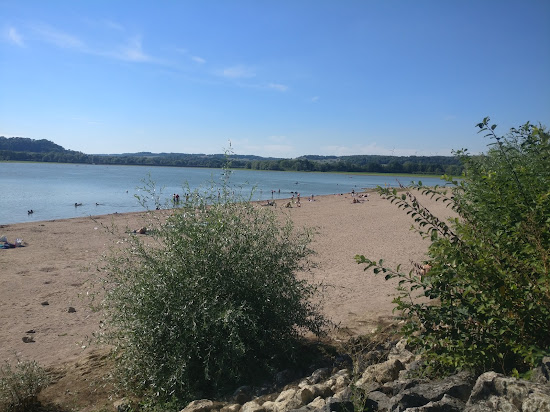 Lac de Villegusien Beach