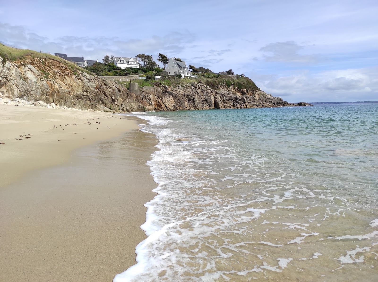 Plage de Tregana 🏖️ Poulfos, Finistere, France - detailed features, map,  photos, image size:1600x1197