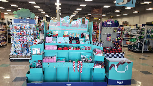 Pet Supply Store «Petco Animal Supplies», reviews and photos, 629 E Dundee Rd, Palatine, IL 60067, USA