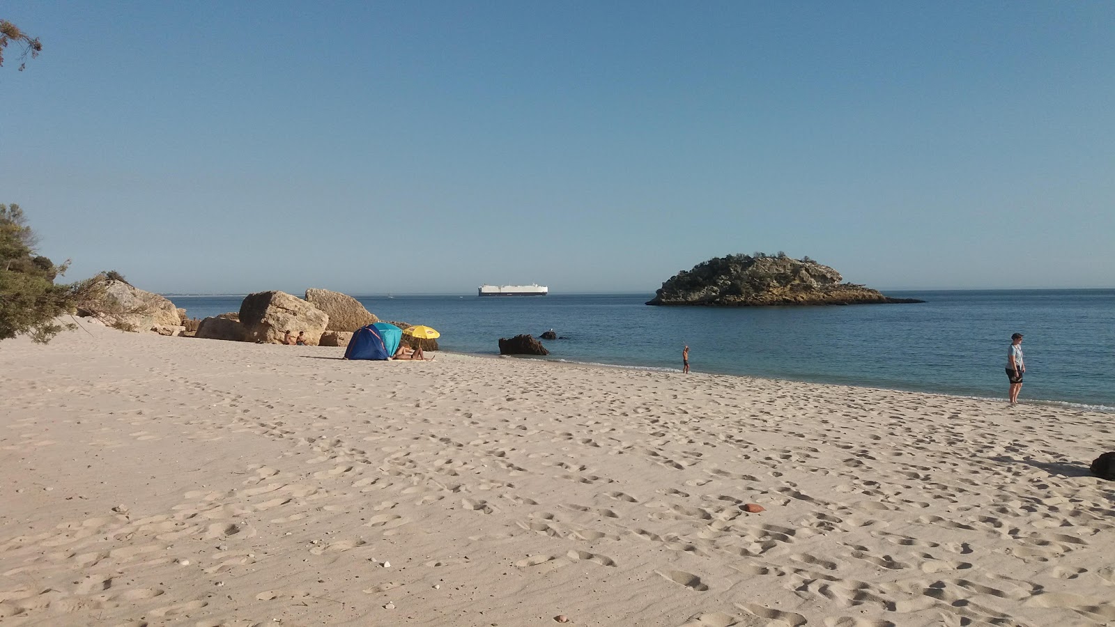 Fotografie cu Plaja Arrabida - locul popular printre cunoscătorii de relaxare