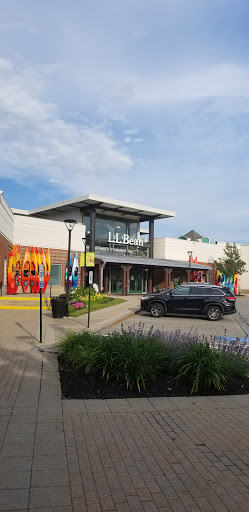 Clothing Store «L.L. Bean», reviews and photos, 6 Wayside Rd, Burlington, MA 01803, USA