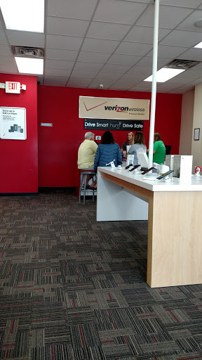Cell Phone Store «Verizon Authorized Retailer - Wireless Zone», reviews and photos, 4104 E Grand River Ave, Howell, MI 48843, USA