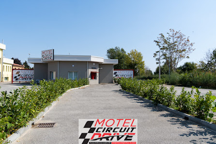 Motel Circuit drive Via Giuseppina, 19-21, 26042 Cingia De' botti CR, Italia