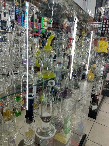 Vaporizer Store «Happy Rock Smoke Shop», reviews and photos, 334 NE 72nd St, Kansas City, MO 64118, USA