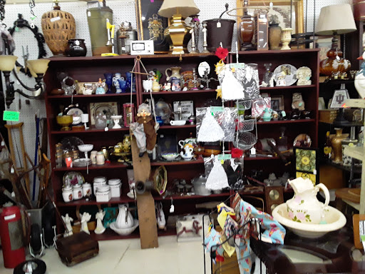 Flea Market «Traderbakers Flea Market», reviews and photos, 2080 Burton Ln, Martinsville, IN 46151, USA