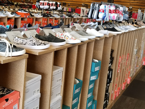 Shoe Store «DSW Designer Shoe Warehouse», reviews and photos, 1885 County Rd D E, Maplewood, MN 55109, USA