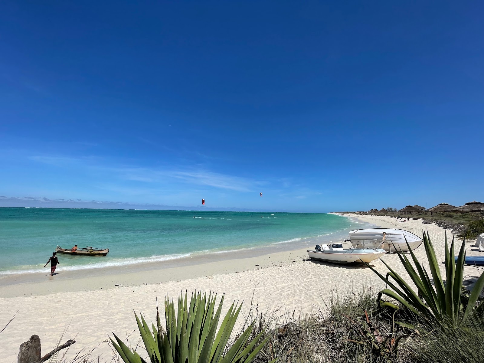 Φωτογραφία του Tsiandamba Beach με φωτεινή άμμος επιφάνεια