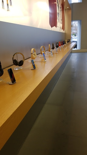 Computer Store «Apple Greenwich Avenue», reviews and photos, 356 Greenwich Ave, Greenwich, CT 06830, USA