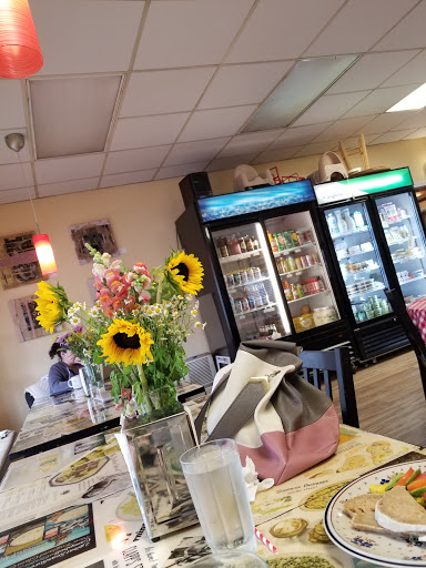 Market «Kickshaws Downtown Market», reviews and photos, 101 William St, Fredericksburg, VA 22401, USA