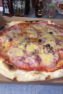 Plats et boissons du Pizzeria Mega Pizza à Morestel - n°2