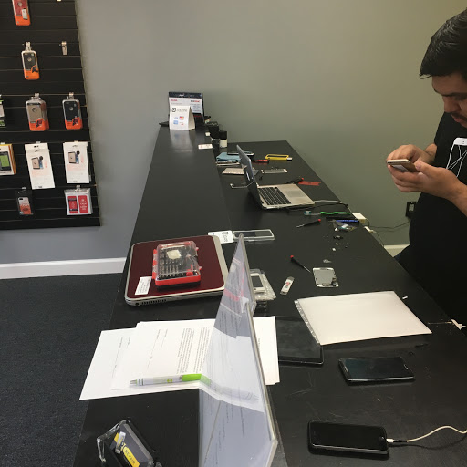 Computer Repair Service «iPC Repair - iPhone Repair • iPad Repair • MacBook Repair • Laptop Repair», reviews and photos, 106 Westheimer Rd a, Houston, TX 77006, USA