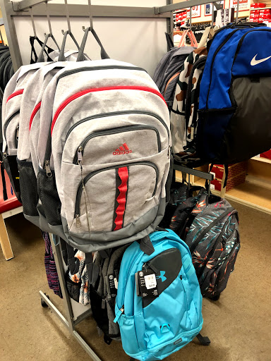 Shoe Store «Famous Footwear», reviews and photos, 40-24 College Point Blvd, Flushing, NY 11354, USA